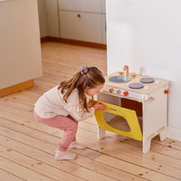Play kitchen & dollhouse